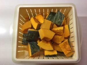 かぼちゃとカッテージチーズのサラダの作り方①