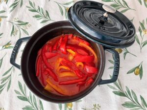 ストウブで作る！パプリカのトマト煮（ペペロナータ）