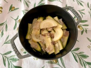 ストウブで作る！ズッキーニと豚バラのレモン蒸し