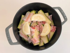ストウブで作る！ズッキーニと豚バラのレモン蒸し
