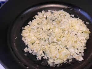 ストウブで作る！イカとグリーンピースのパエリア②